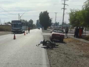 Un Motociclista Fue Hospitalizado Tras Chocar Desde Atr S A Un Auto Que