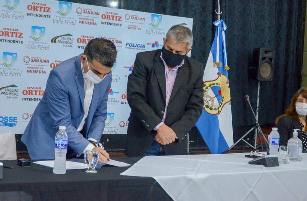 50617500818_1ca334f36e_b