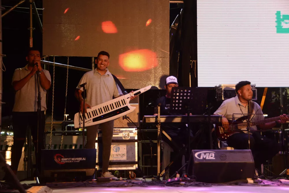 333092206_734324781426192_1973115410493470922_n