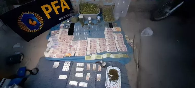 f768x1-337925_338052_5050