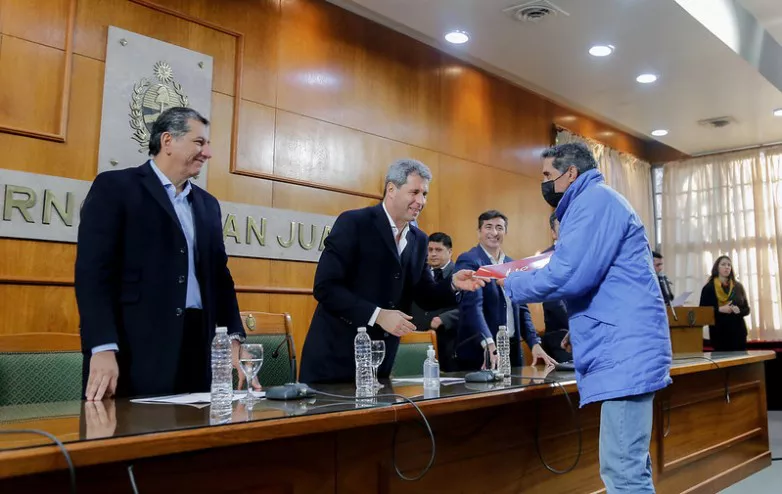 e1b849a0cf17b99e74803367d2a4e102_L