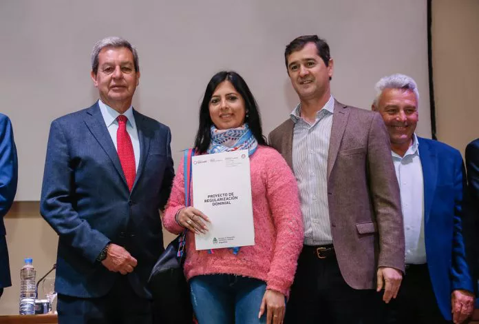 entrega-de-escrituras-2-696x470