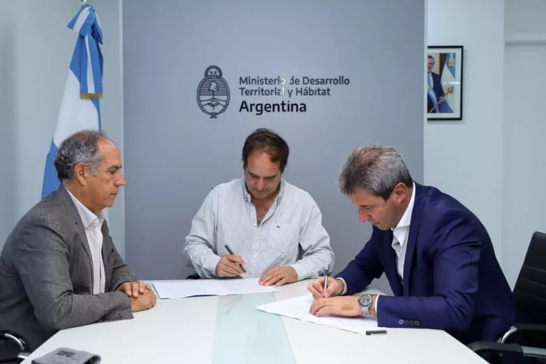 b7a5e87667a1f438b655d5a650adacd9_L