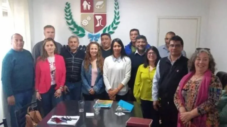 image_750x_651e9ce04f98b