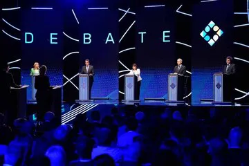 773858-debate_0