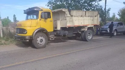 camion-choco-dos-adolescentesjpg