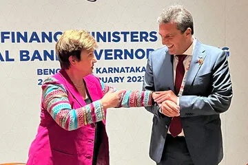 741948-700772-25-02-2023-el-ministro-de-economia-sergio-20-281-29_0