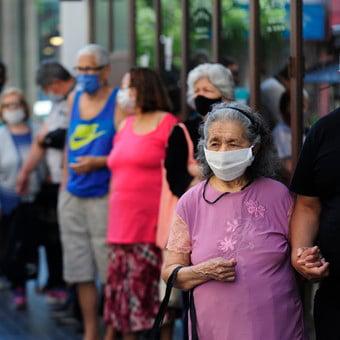 un-grupo-de-jubilados-hacen___Xj361-JmV_340x340__1