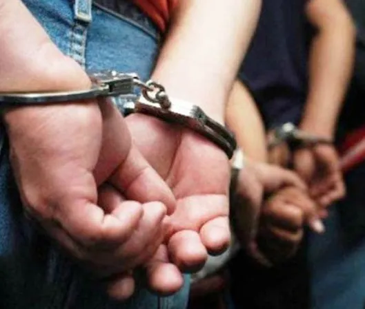 Consignados-Esposados-Detenidos