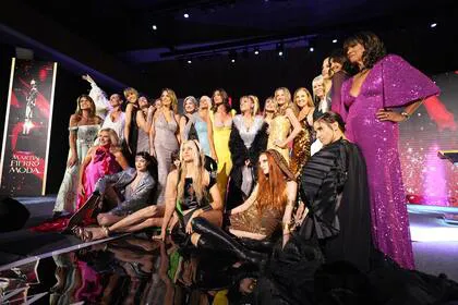 la-gala-tuvo-una-gran-apertura-con-un-desfile-NDSVQOK4ZBB3VKRMYS225TL24Y