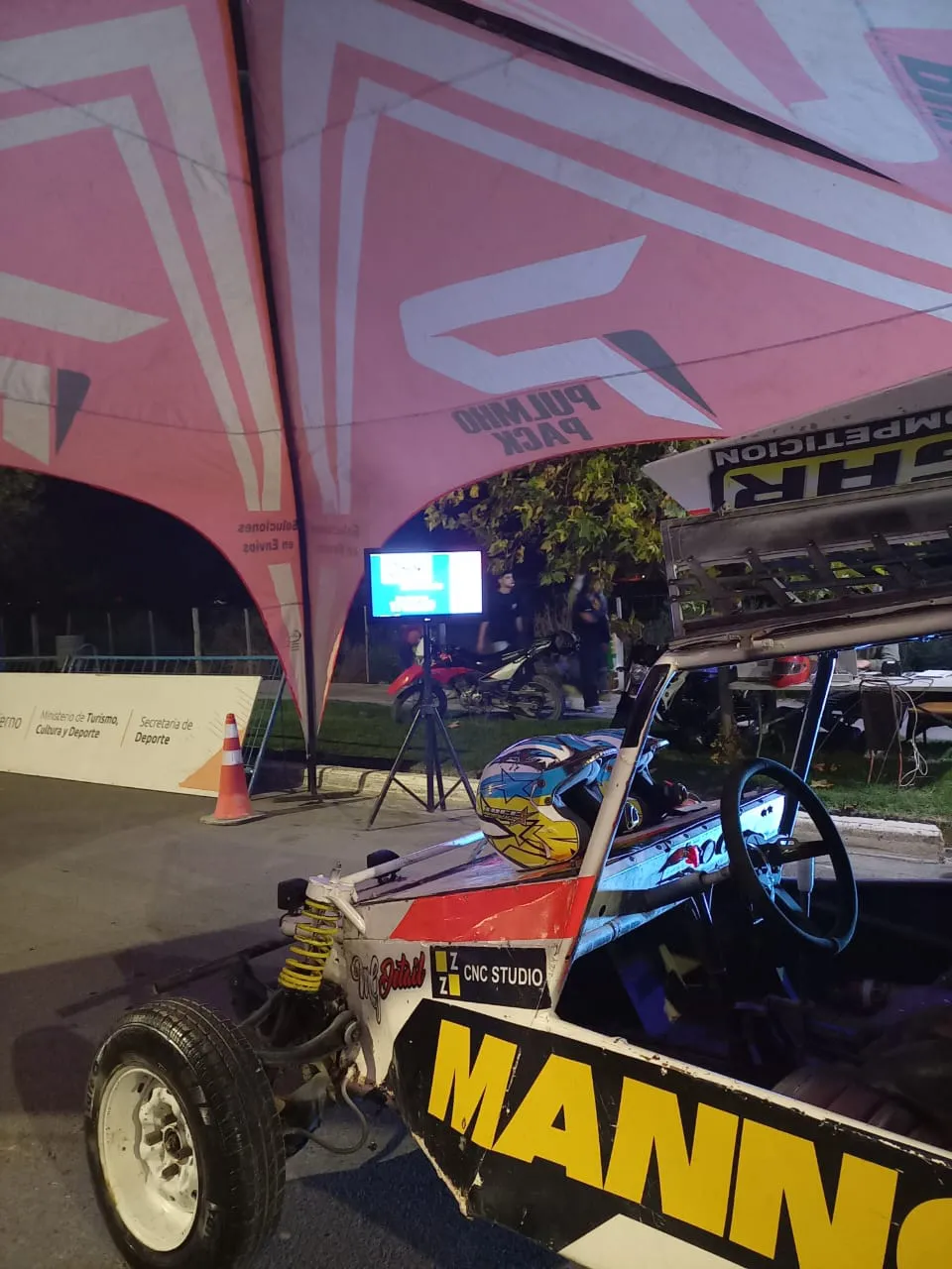 d33e6749-d7ab-449f-9a1c-37f00b51ea73