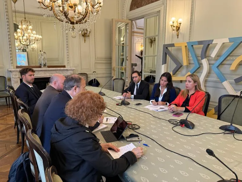 8b94d9cf458d4ea0c69f32d8bb6c8c42_L