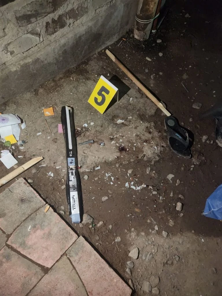 f768x1024-403933_516298_5050