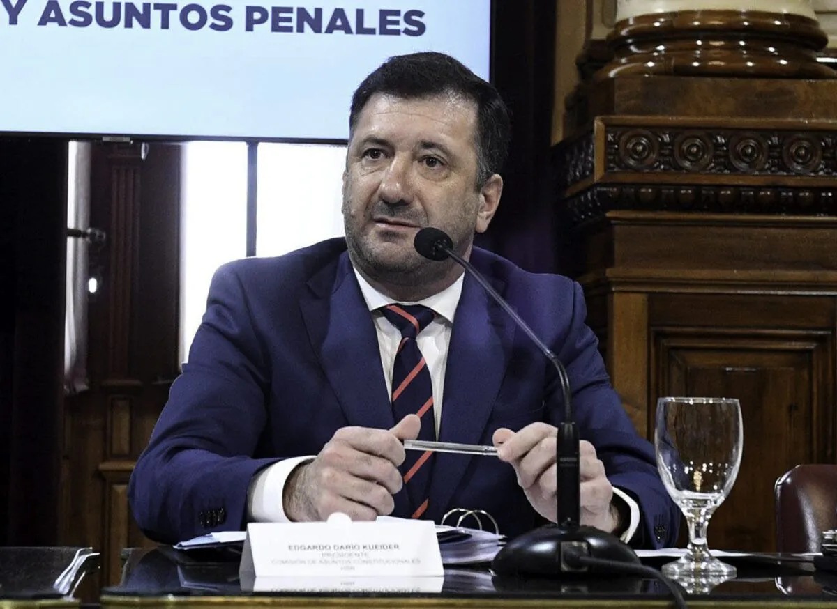 senador-nacional-Edgardo-Kueider-1200x874-1