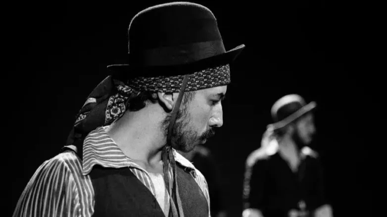 910d9e2376e98f09adf802a38d69d974_L