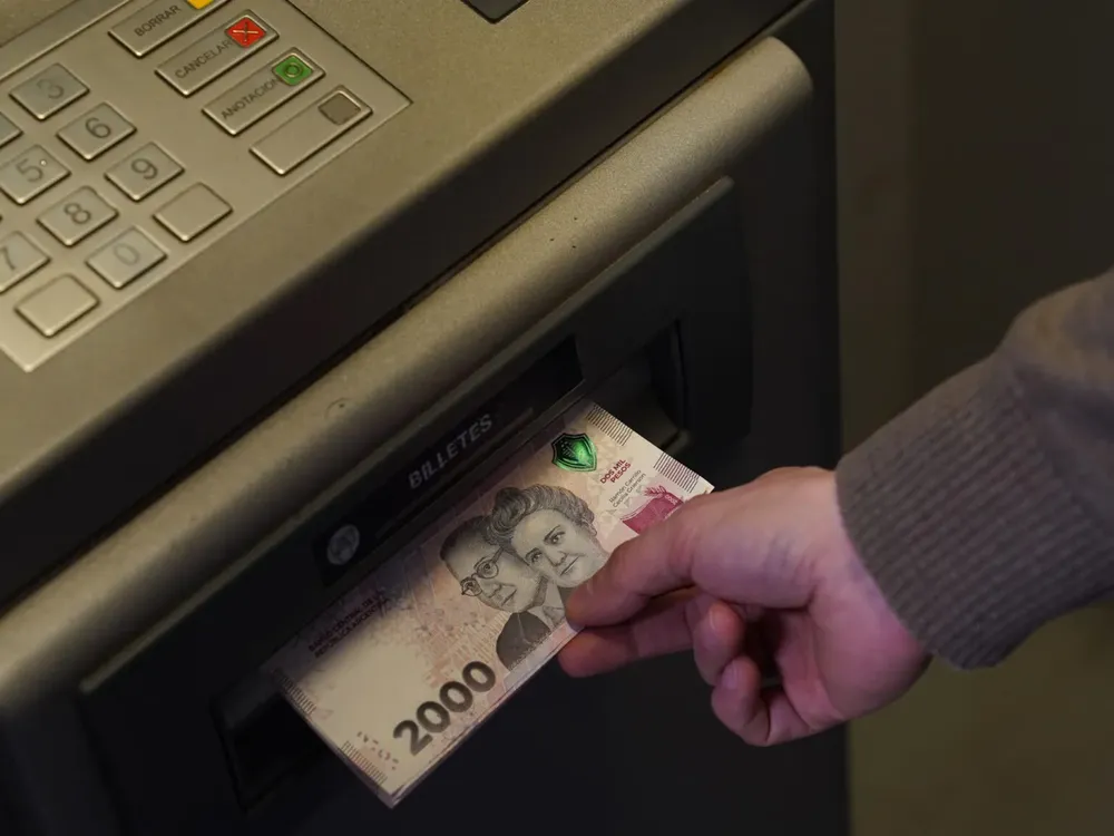 salario-plata-cajero