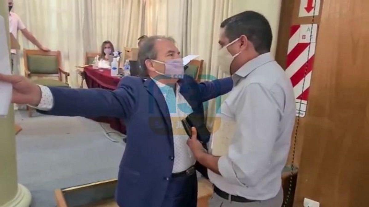 rivera-prudencio-invitando-pelear-al-periodista-walter-rios-foto-gentileza-canal-13
