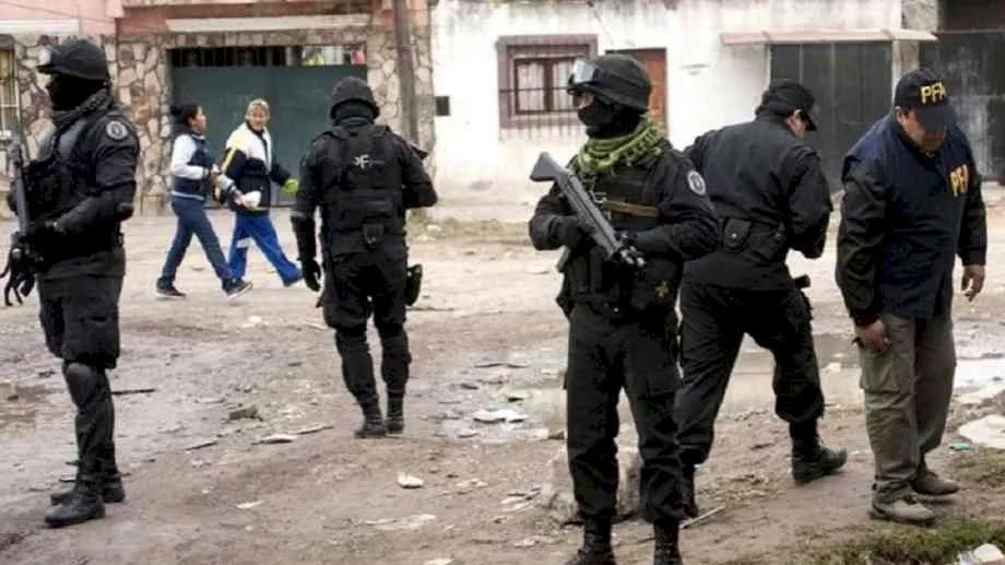 401716-detuvieron-a-una-pareja-por-filmarse-abusando-a-sus-hijos-distribuian-los-videos-en-una-red-de-pedofilia