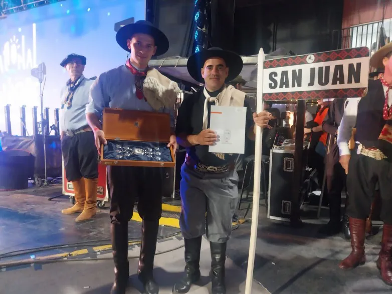 cab7fc86fbaf2f5442e5bf49c236ec71_L