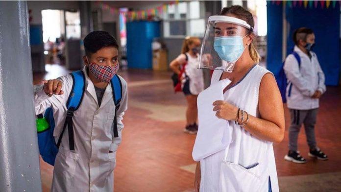 Presencialidad-en-las-escuelas-696x392
