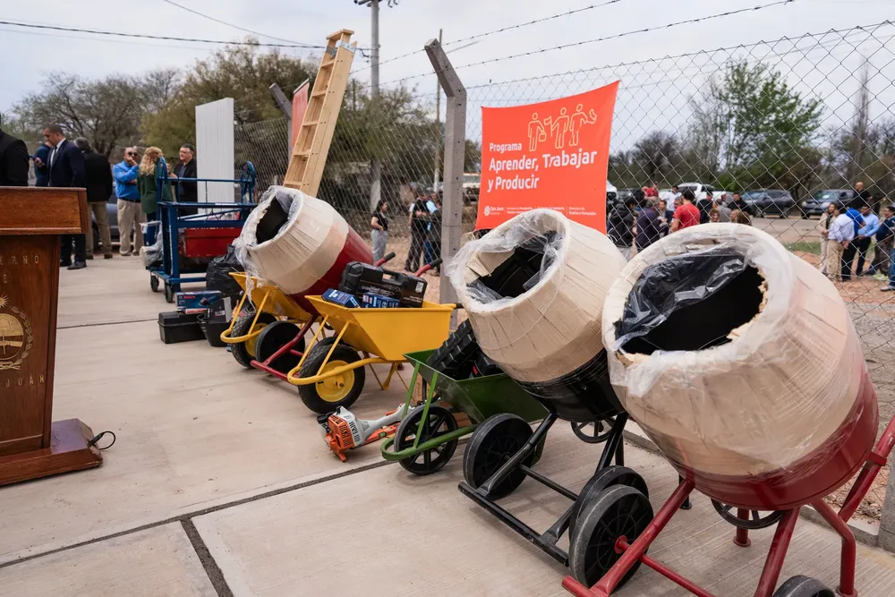 556689297_1423477192466984_4529906654834437514_n