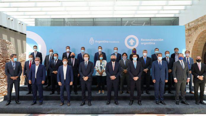 Alberto-con-los-gobernadores-696x392
