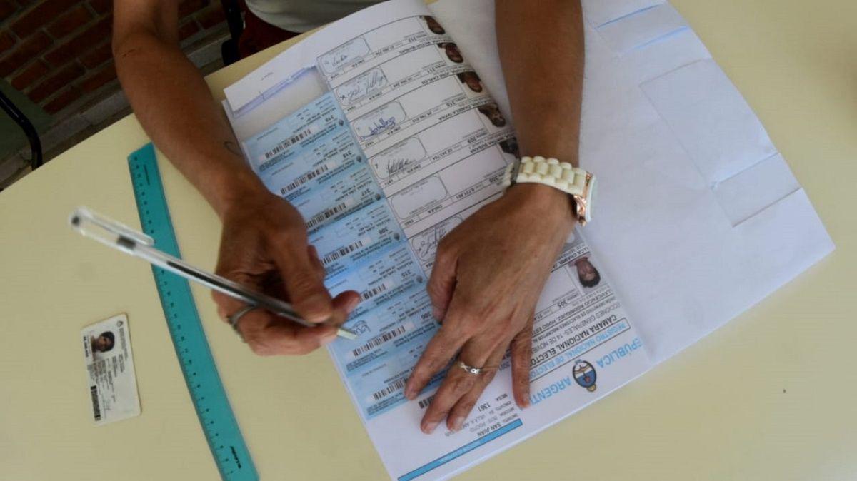 elecciones-voto-autoridades-mesa-3jpeg
