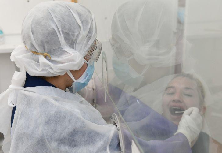 hisopado-de-coronavirus-en-el-hospital-san-juan-de-dios-de-la-plata-1121453