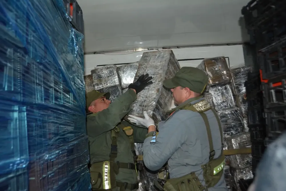 dos_toneladas_de_marihuana_ocultos_en_una_carga_de_panes_de_hamburguesas_3
