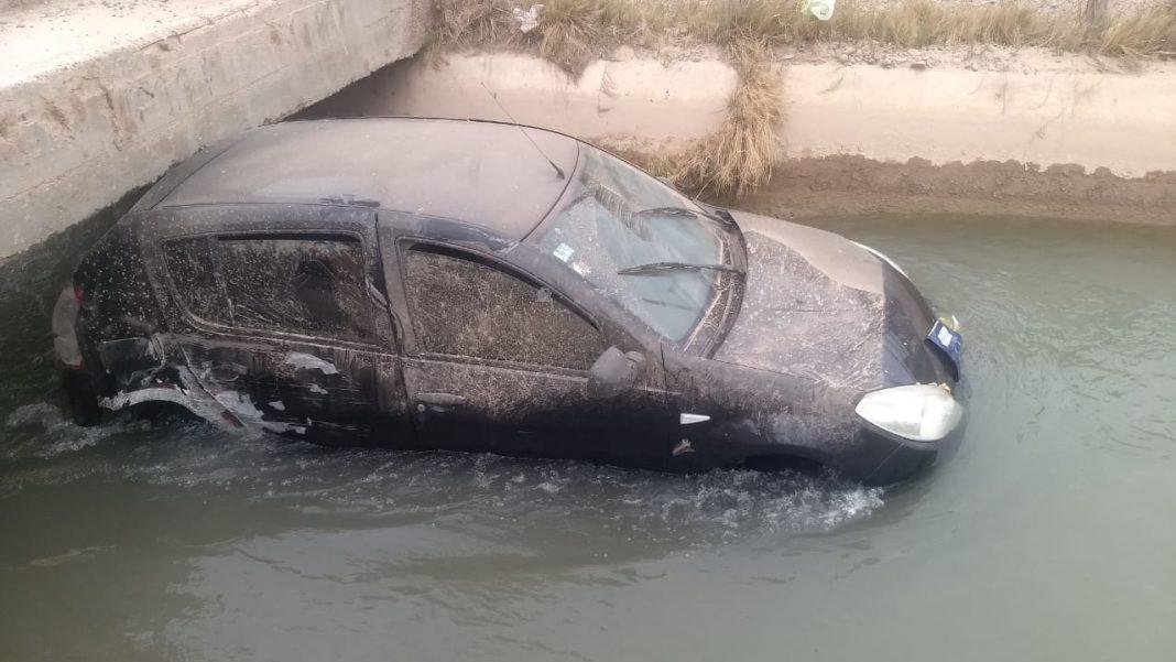 Auto-en-canal-1-1068x601
