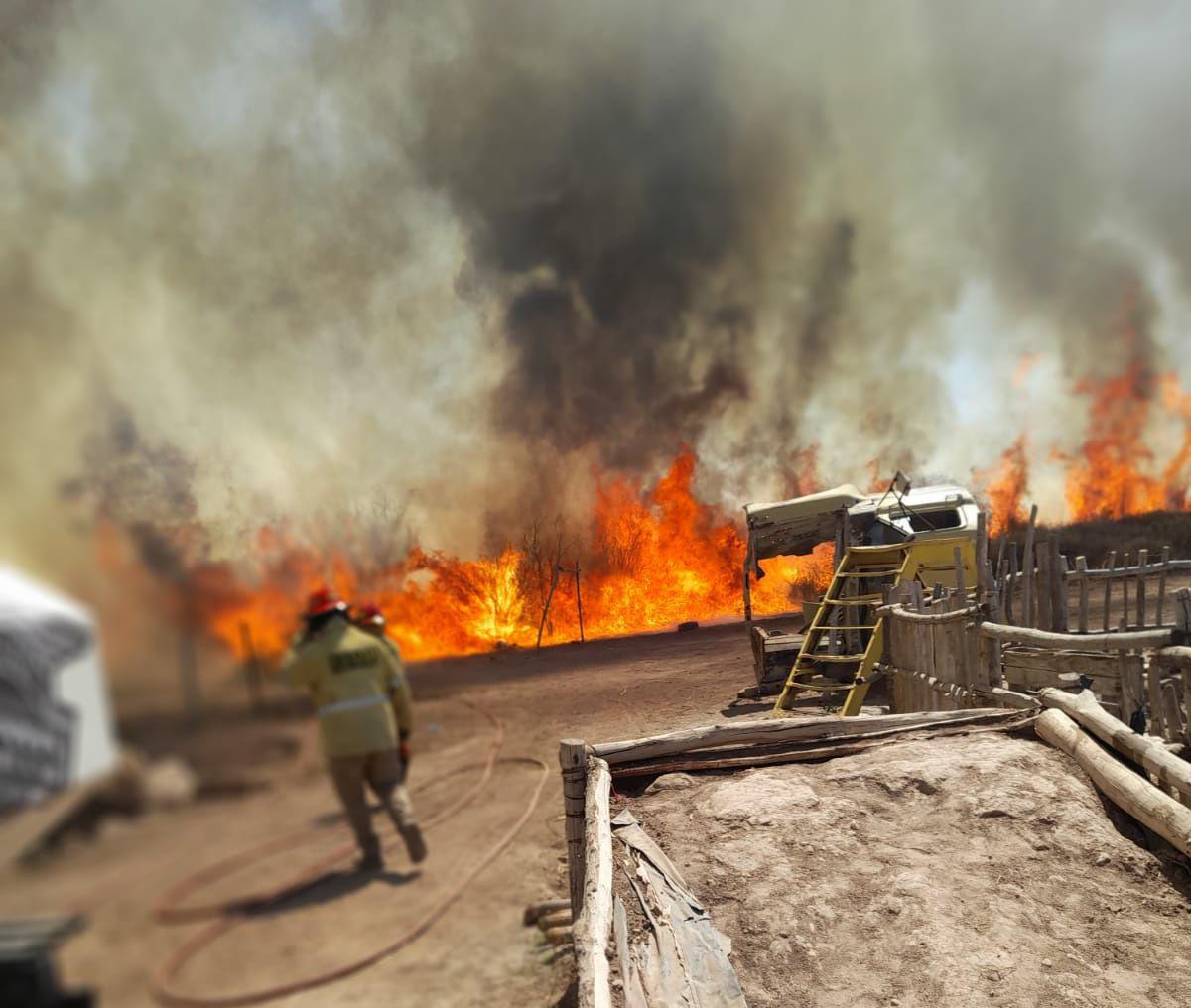 incendio-carpinteria-casas-bomberos-2jpeg