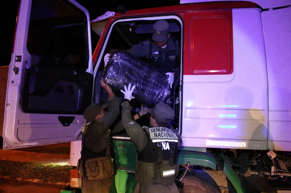 250_kilos_de_marihuana_en_la_cabina_de_un_camion_procedente_de_paraguay_1