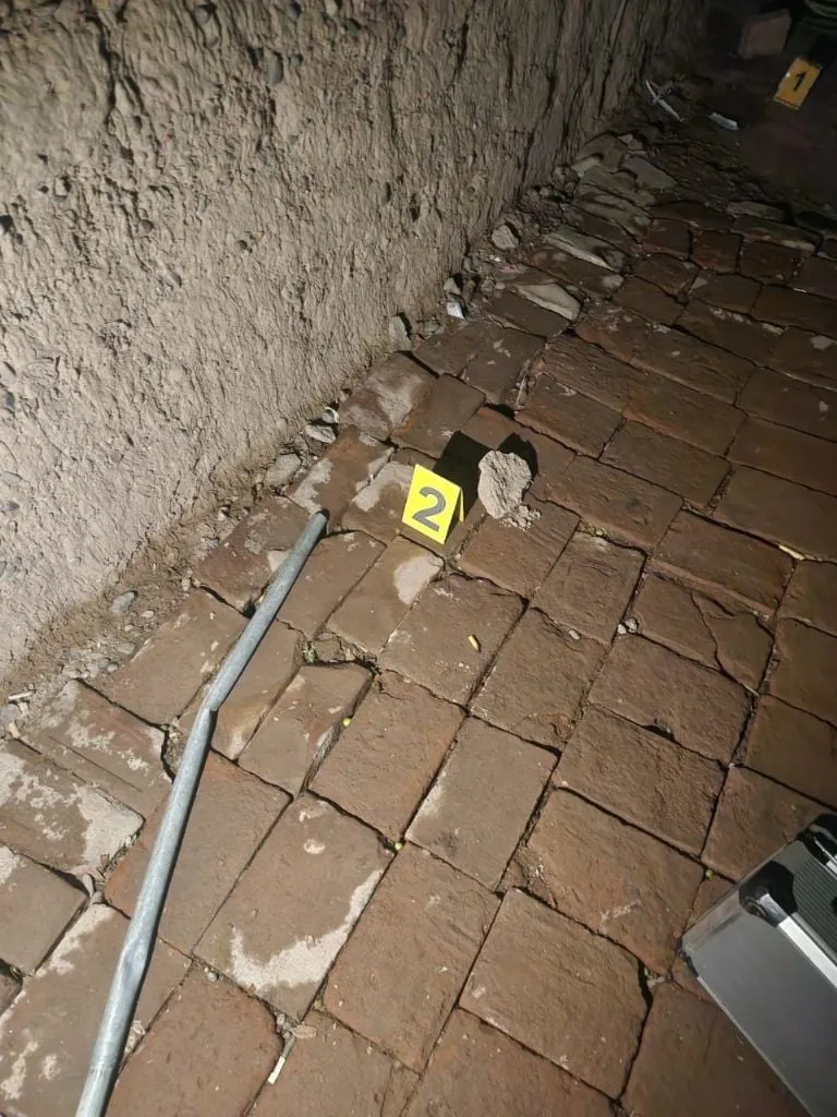 f768x1024-403935_516300_5050