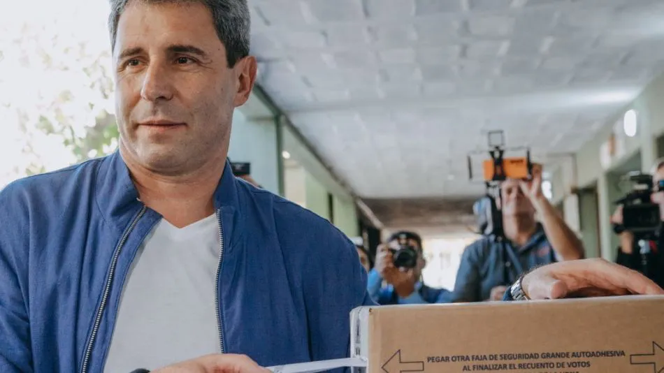 el-gobernador-sergio-unac-votando-en-san-juan-1567521