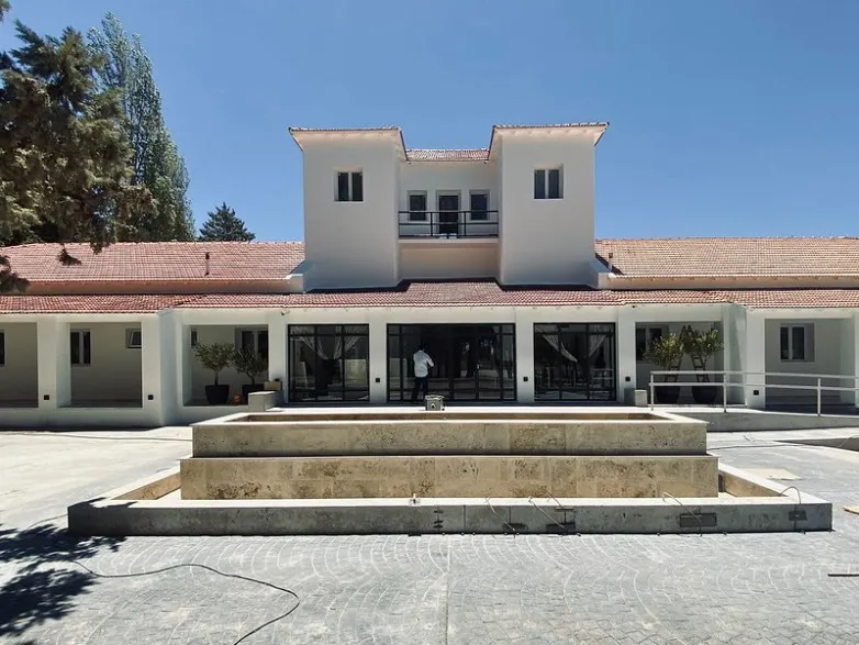 8e48e88c7d5b6e9e82138e646f440120_L