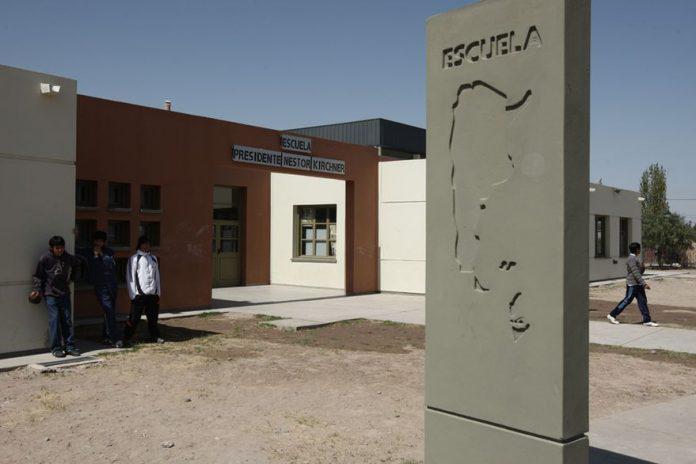Escuela-Nestor-Kirchner-696x464