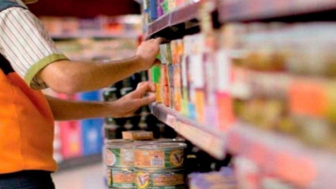 empleado-supermercadojpg