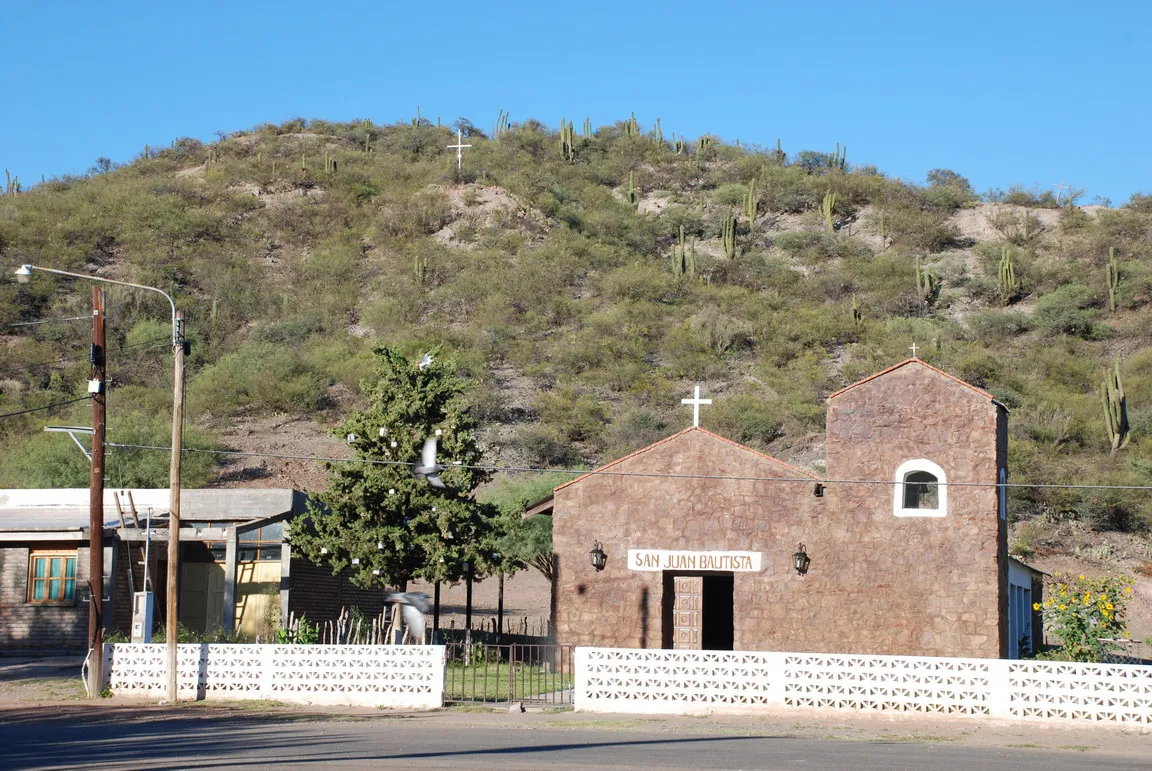 Iglesia_de_Usno,_Valle_Fértil,_prov._de_San_Juan