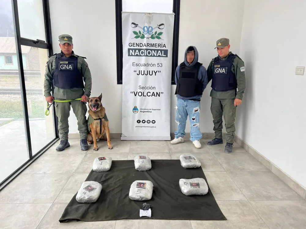 detienen_a_dos_pasajeros_que_viajaban_con_estupefacientes_en_un_bolso_de_mano_y_en_capsulas_ingeridas_1