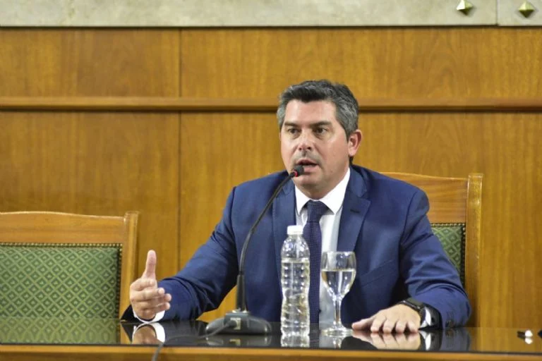 f768x1-361409_361536_15