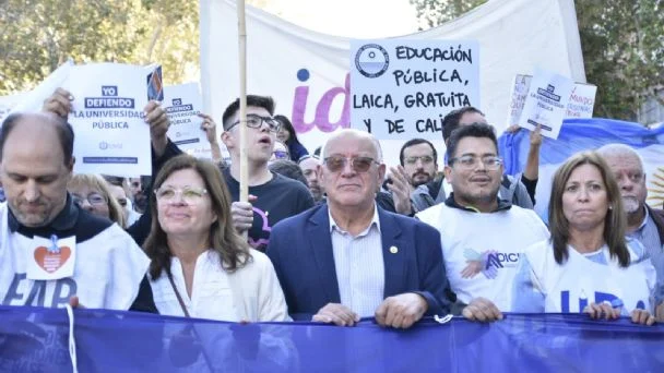 f608x342-371347_401070_15