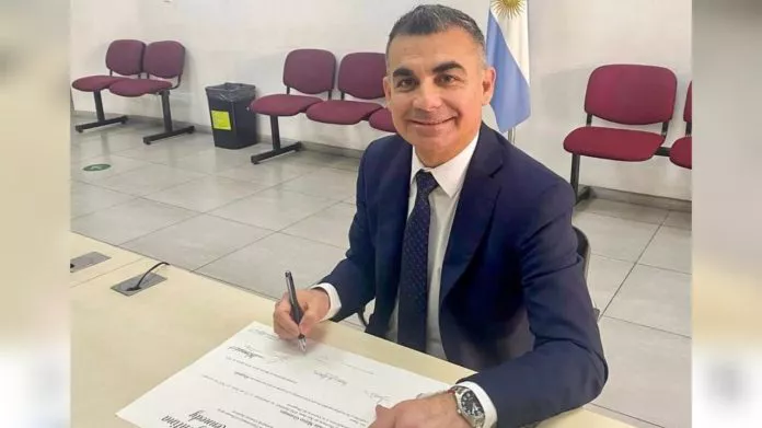 FABIAN-GRAMAJO-SE-RECIBIO-DE-ABOGADO-696x391