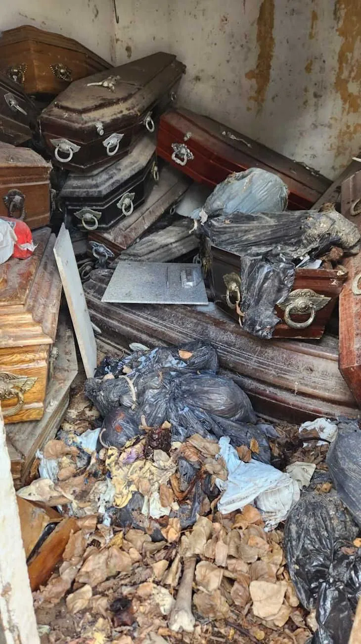 encuentran-500-ataudes-abandonados-y-200-bolsas-con-restos-humanos-20240220-1758288