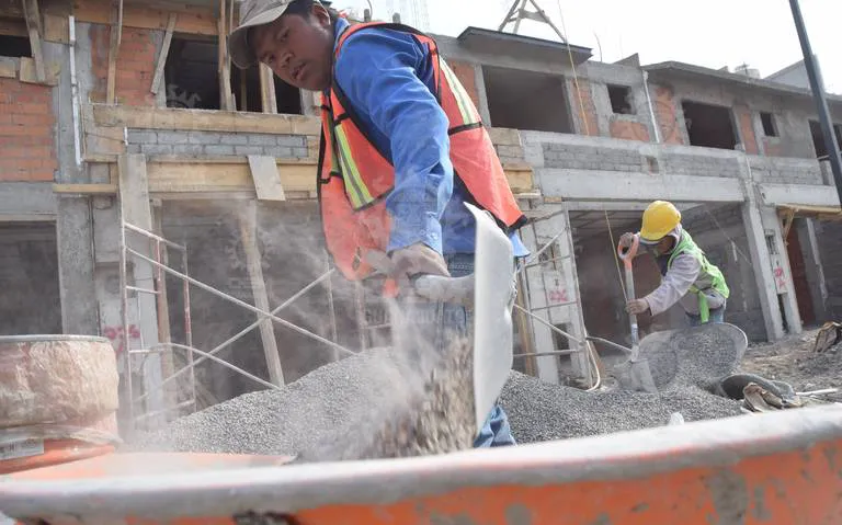 Albañiles-maestros-de-la-mezcla-y-la-cuchara
