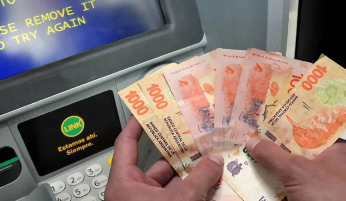 extraccion-dinero-cajero-automaticojpg