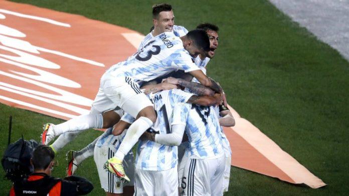 argentina-golea-a-uruguay_862x485-696x392