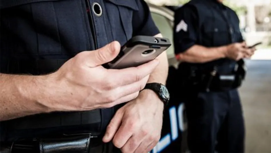 Policía-celular bbbbbbbbbb