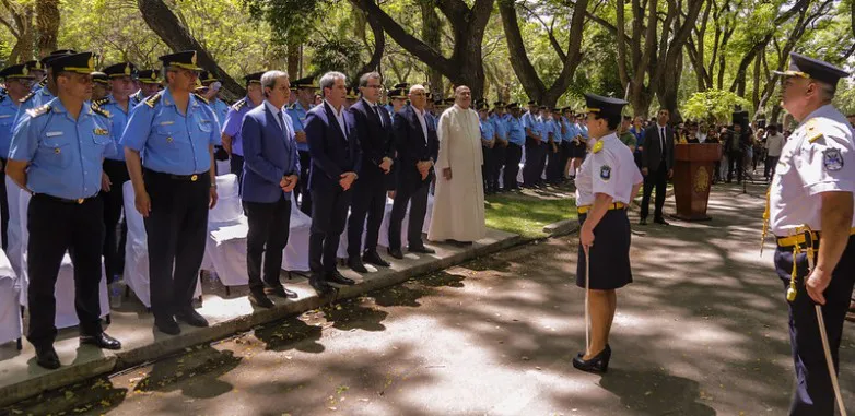 16e53675398ccb1e55b1b5598f76be32_L