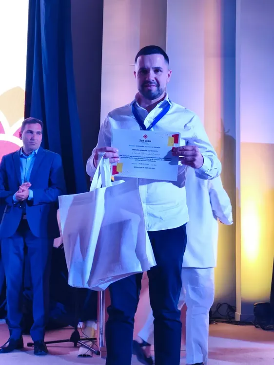 9c5581e4-7978-411d-a081-b53e7f6243af