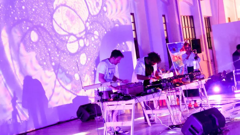 8cacc9cab9b03c34af274821dc47557e_L